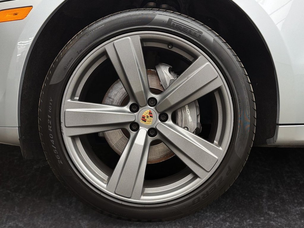 2024 Porsche Macan in Laval, Quebec - 10 - w1024h768px