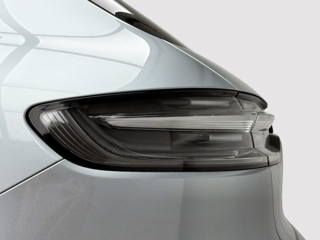 2024 Porsche Macan in Laval, Quebec - 9 - w1024h768px
