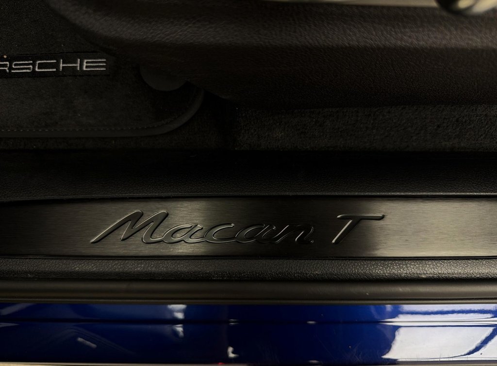 2024 Porsche Macan in Laval, Quebec - 35 - w1024h768px
