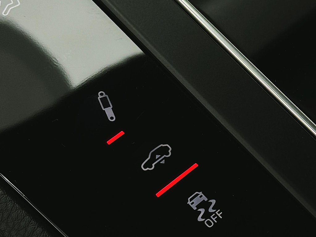 2024 Porsche Macan in Laval, Quebec - 24 - w1024h768px