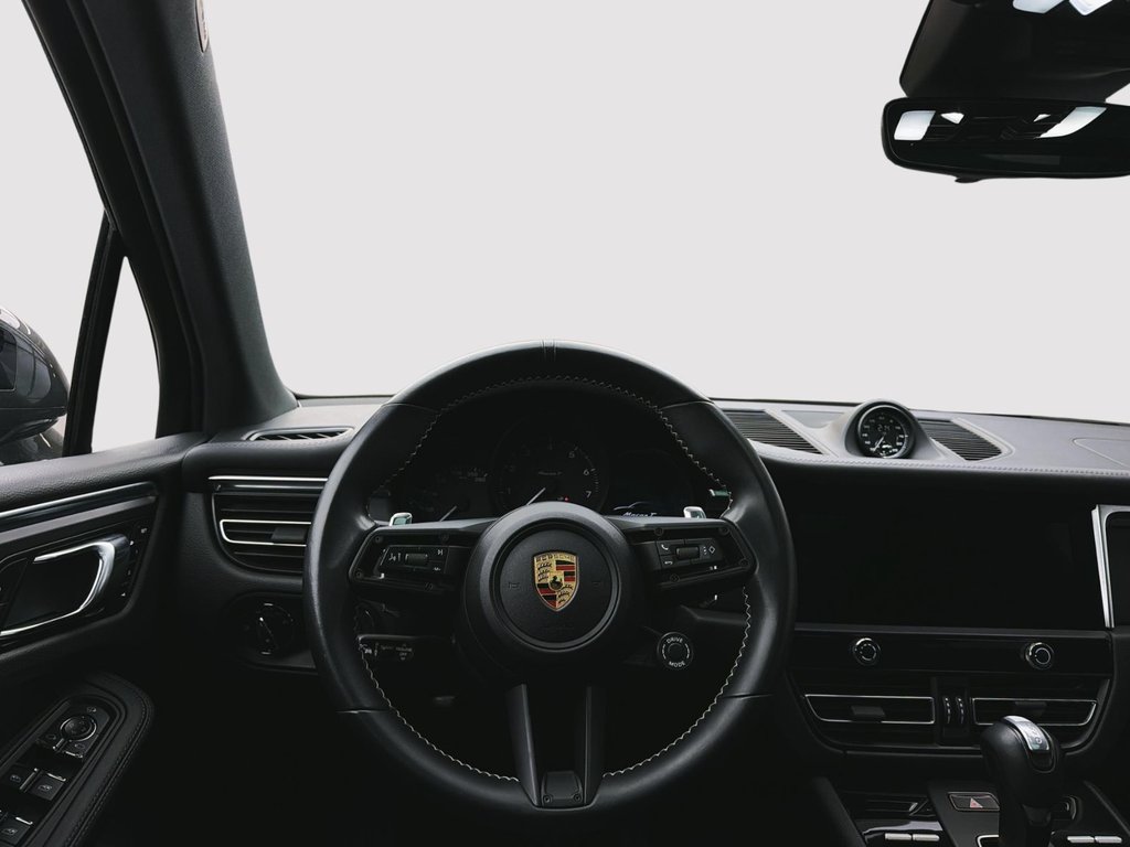 2024 Porsche Macan in Laval, Quebec - 16 - w1024h768px