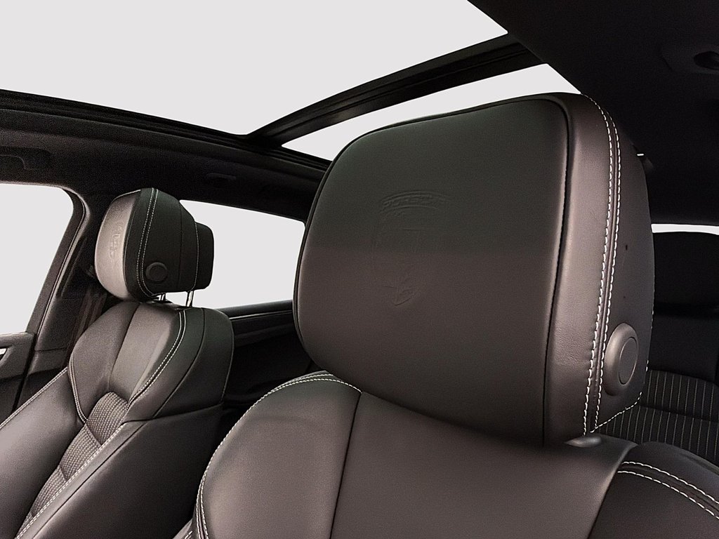 2024 Porsche Macan in Laval, Quebec - 28 - w1024h768px