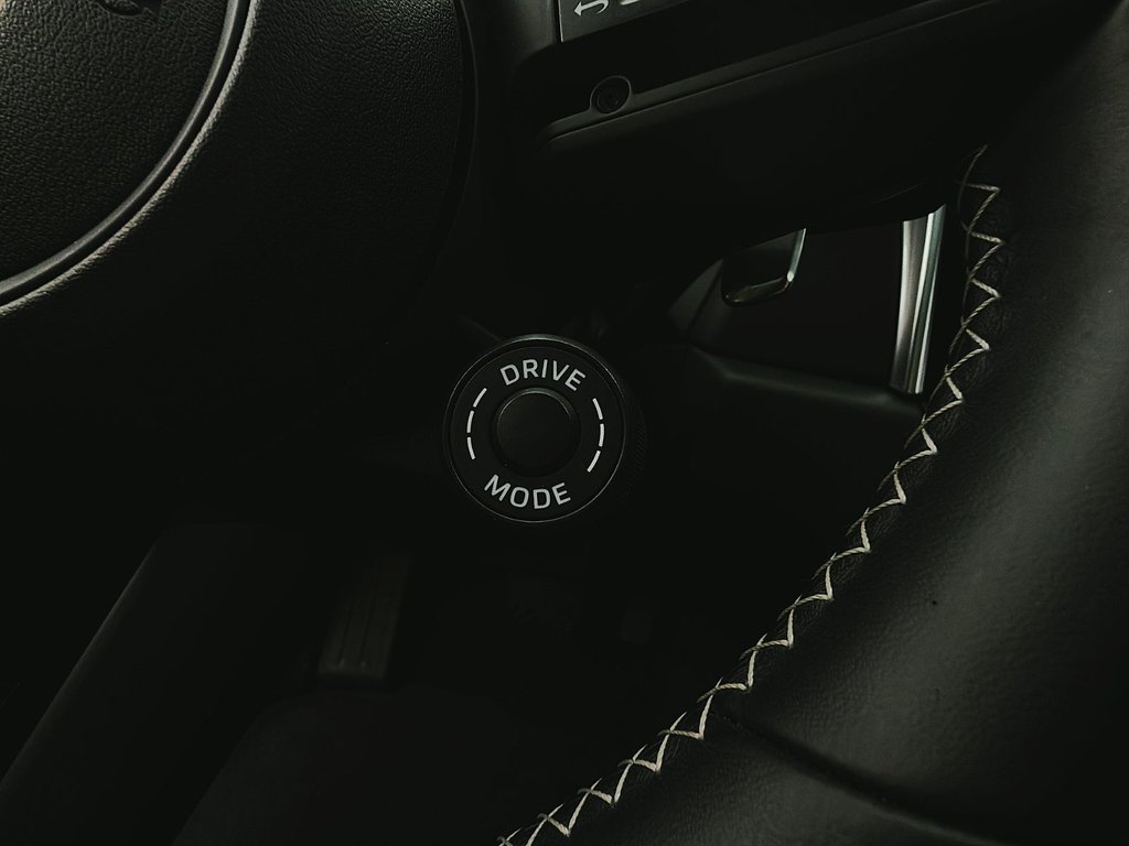2024 Porsche Macan in Laval, Quebec - 18 - w1024h768px