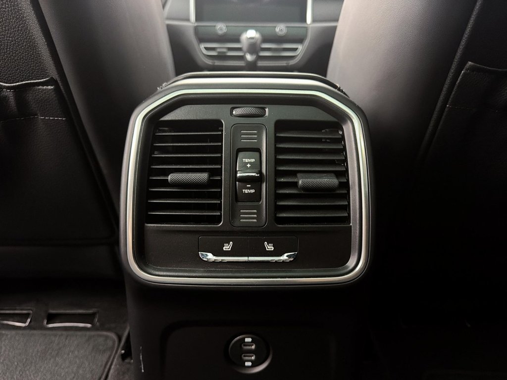 2024 Porsche Macan in Laval, Quebec - 30 - w1024h768px