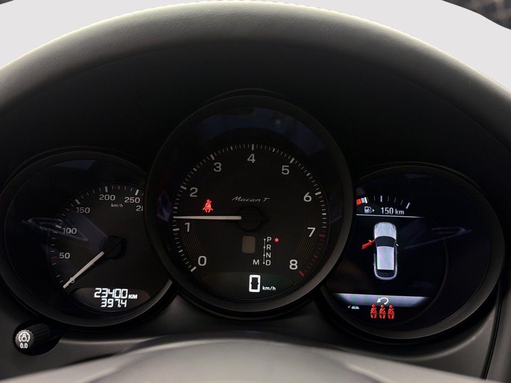 2024 Porsche Macan in Laval, Quebec - 20 - w1024h768px