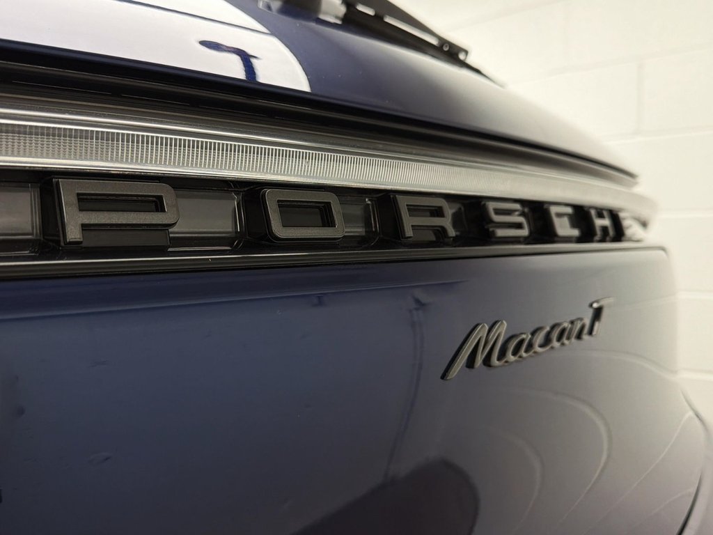 2024 Porsche Macan in Laval, Quebec - 7 - w1024h768px