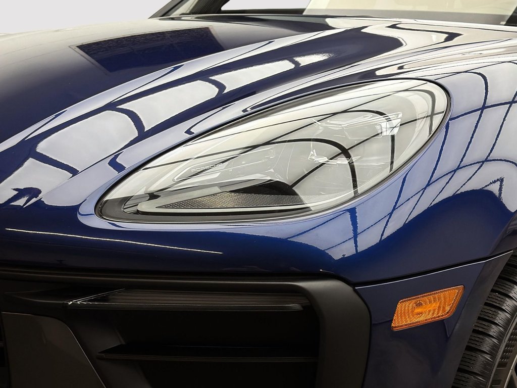 2024 Porsche Macan in Laval, Quebec - 9 - w1024h768px