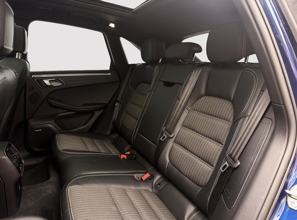 2024 Porsche Macan in Laval, Quebec - 29 - w1024h768px