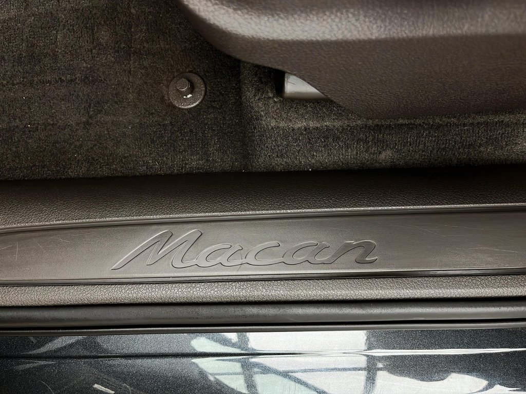 2024 Porsche Macan in Laval, Quebec - 31 - w1024h768px