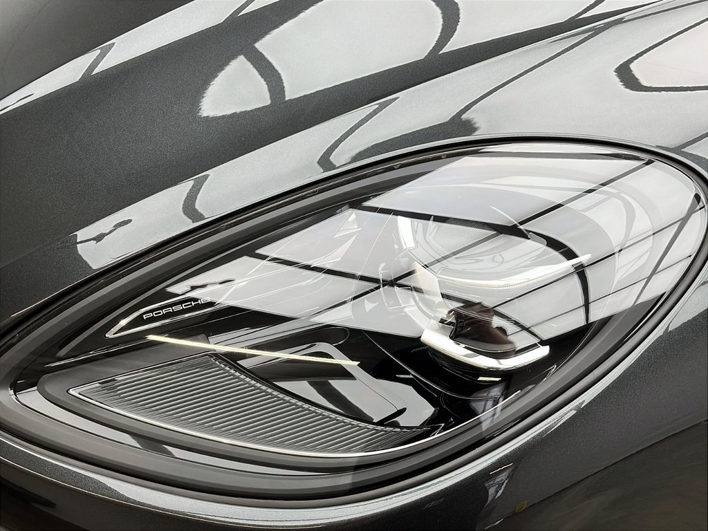 2024 Porsche Macan in Laval, Quebec - 8 - w1024h768px