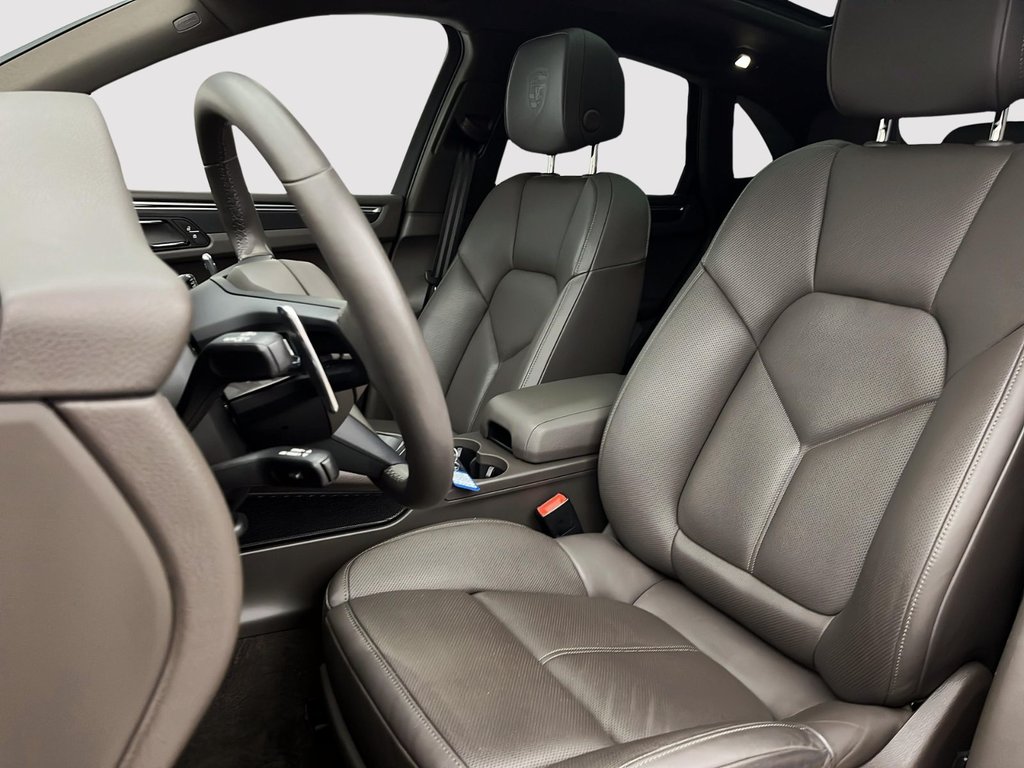 2024 Porsche Macan in Laval, Quebec - 13 - w1024h768px