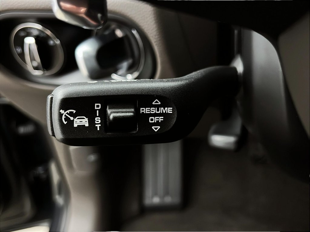 2024 Porsche Macan in Laval, Quebec - 16 - w1024h768px