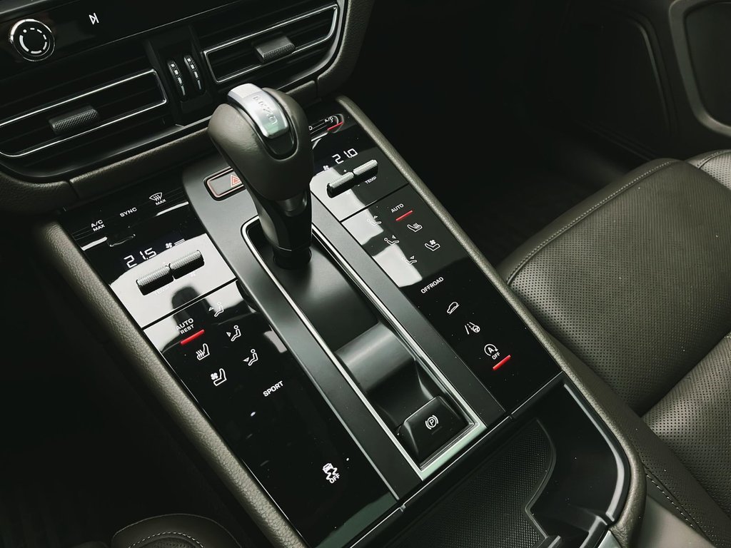 2024 Porsche Macan in Laval, Quebec - 20 - w1024h768px