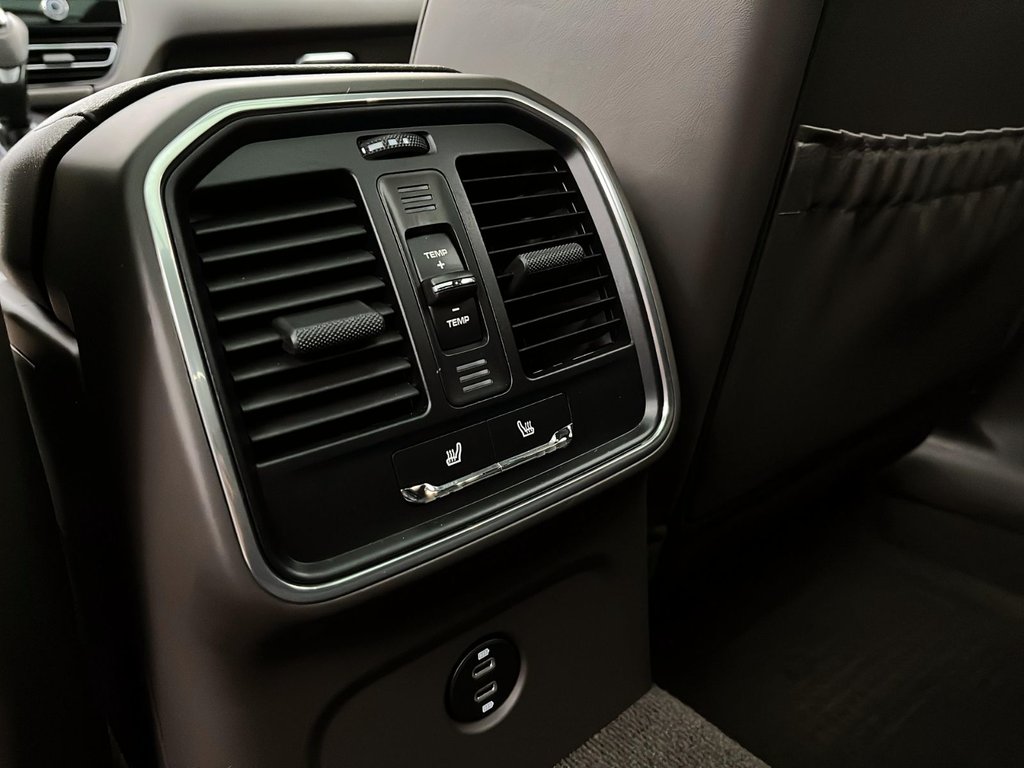 2024 Porsche Macan in Laval, Quebec - 26 - w1024h768px
