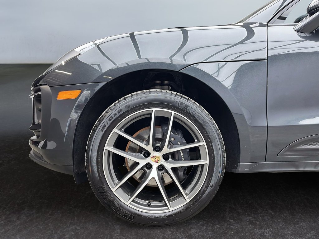 2024 Porsche Macan in Laval, Quebec - 10 - w1024h768px