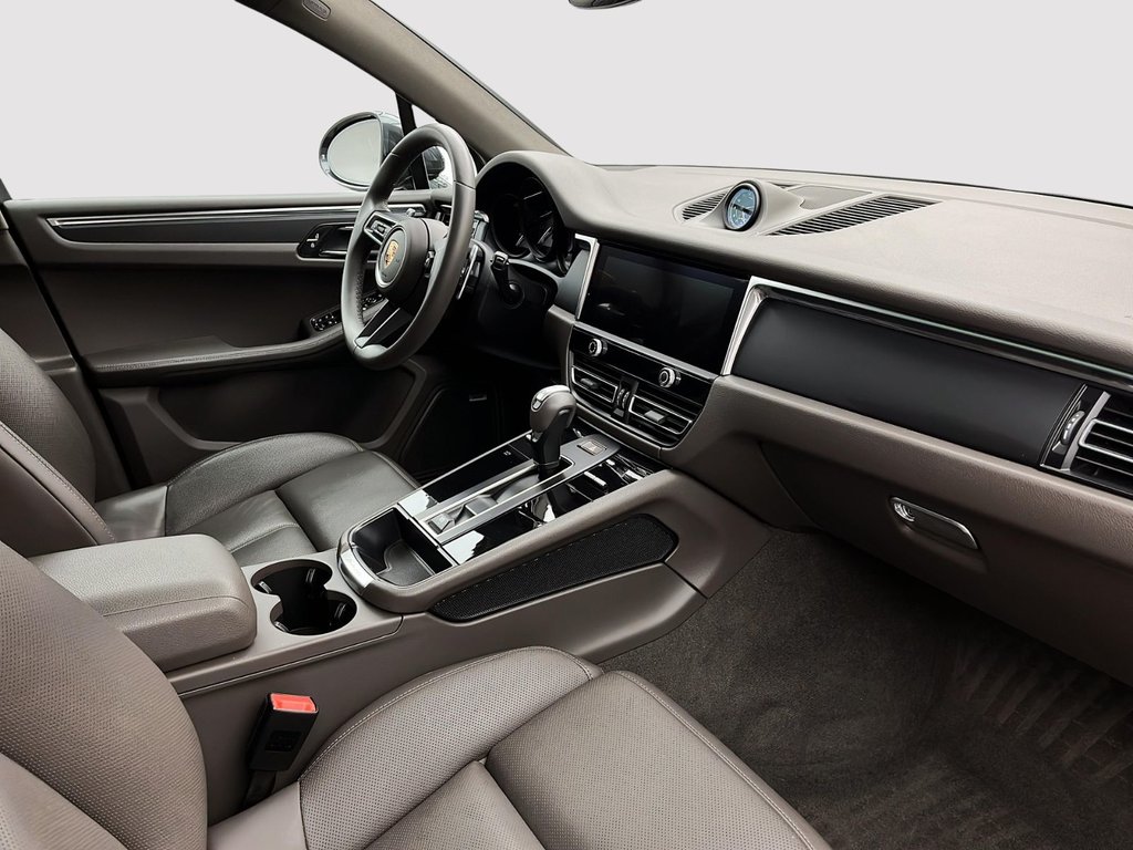 2024 Porsche Macan in Laval, Quebec - 22 - w1024h768px