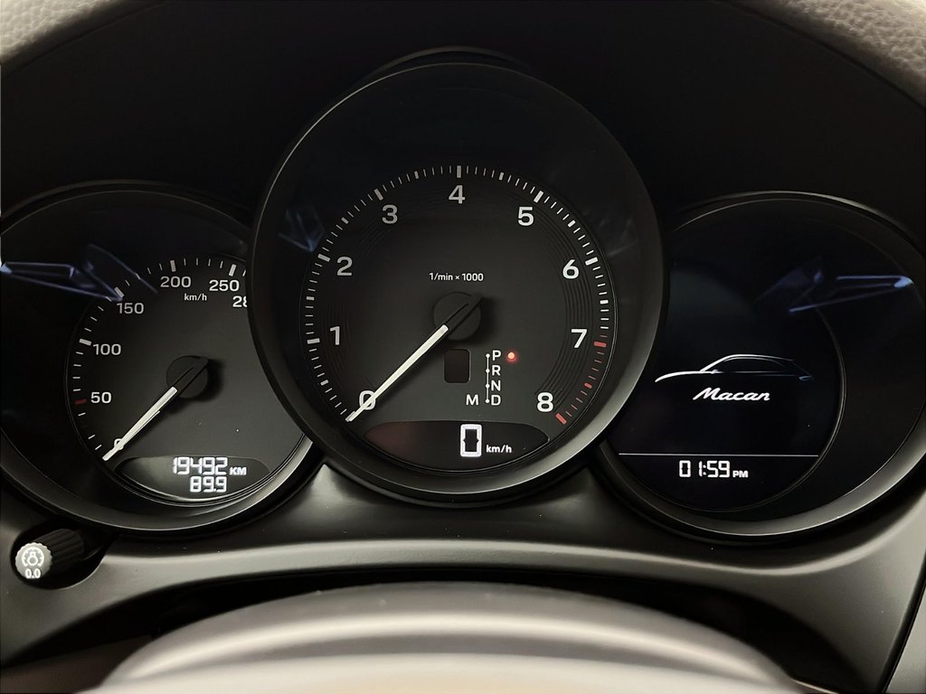 2024 Porsche Macan in Laval, Quebec - 18 - w1024h768px