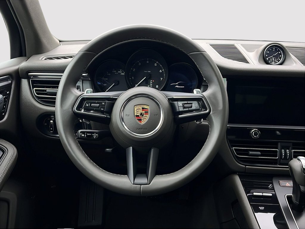 2024 Porsche Macan in Laval, Quebec - 15 - w1024h768px