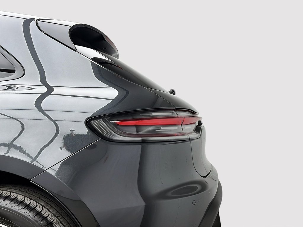 2024 Porsche Macan in Laval, Quebec - 9 - w1024h768px