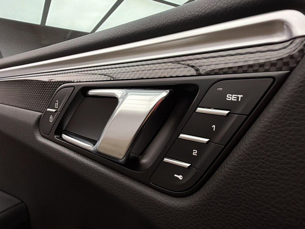 Porsche Macan  2024 à Laval, Québec - 31 - w1024h768px