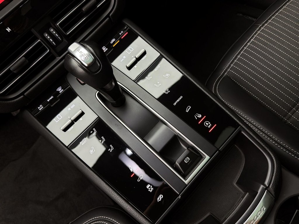 Porsche Macan  2024 à Laval, Québec - 21 - w1024h768px