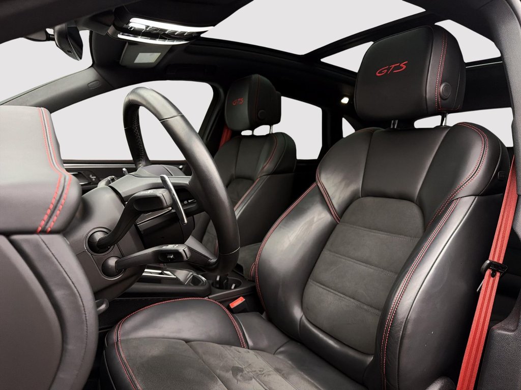 2024 Porsche Macan GTS in Laval, Quebec - 13 - w1024h768px