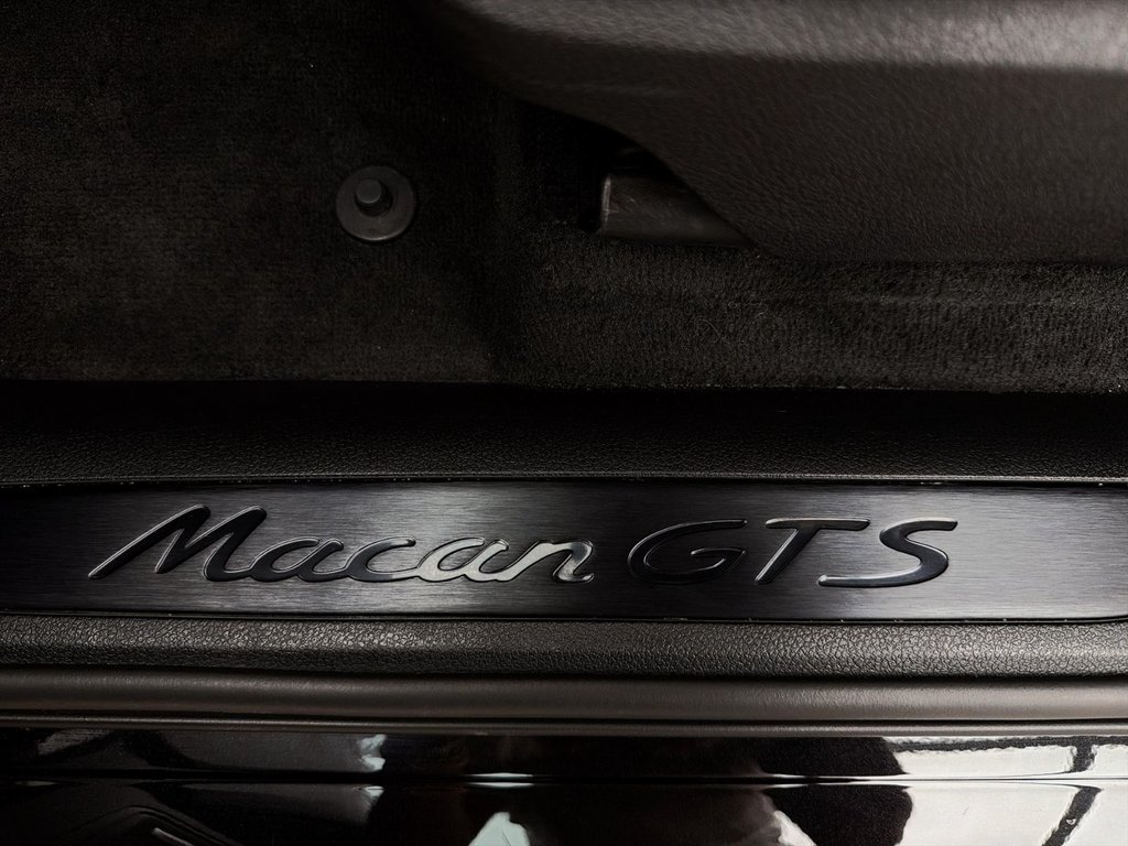 2024 Porsche Macan GTS in Laval, Quebec - 33 - w1024h768px