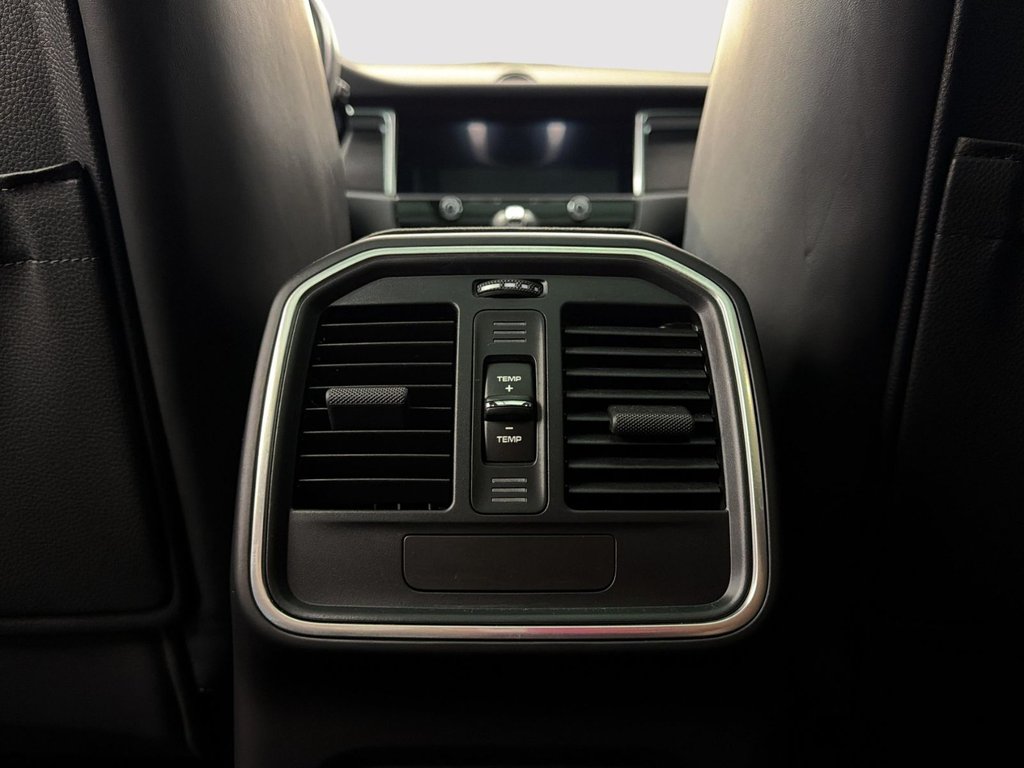 2024 Porsche Macan GTS in Laval, Quebec - 28 - w1024h768px