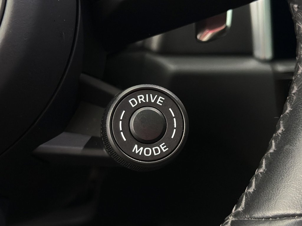 2024 Porsche Macan GTS in Laval, Quebec - 16 - w1024h768px