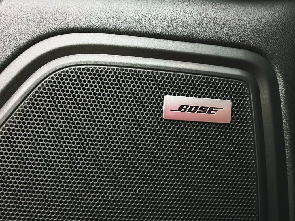 2024 Porsche Macan GTS in Laval, Quebec - 32 - w1024h768px