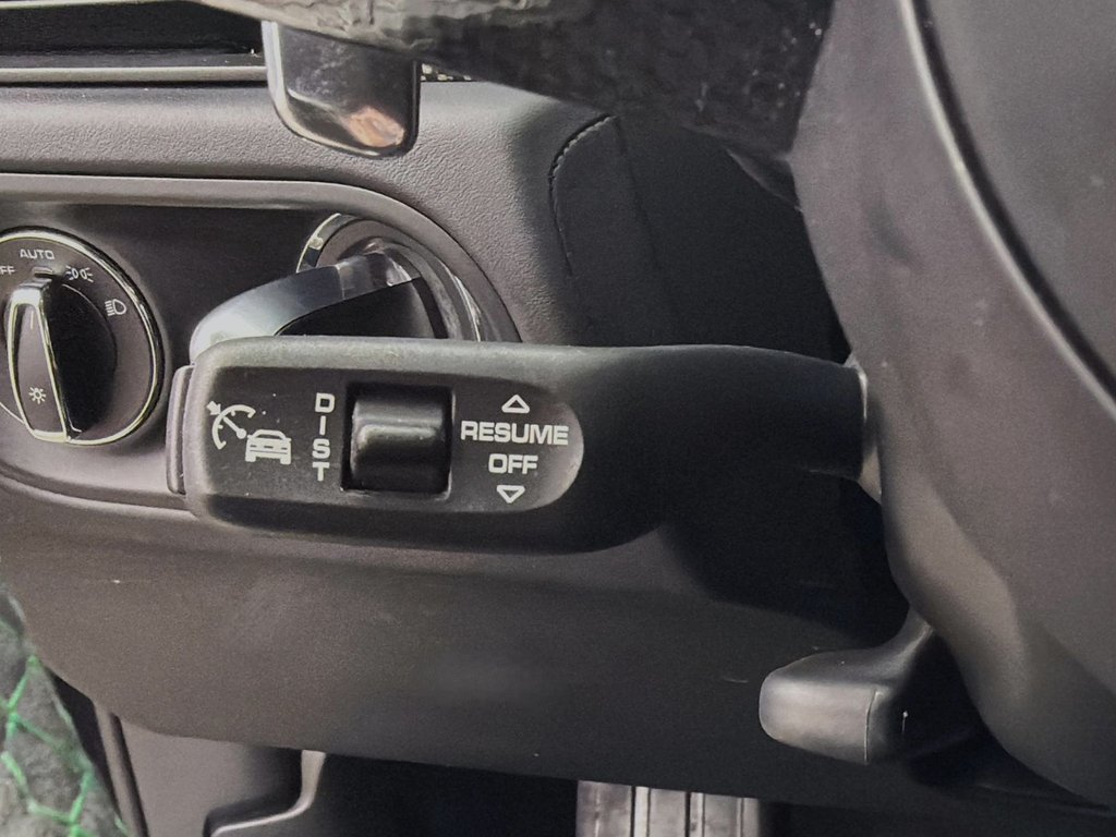 2024 Porsche Macan GTS in Laval, Quebec - 18 - w1024h768px