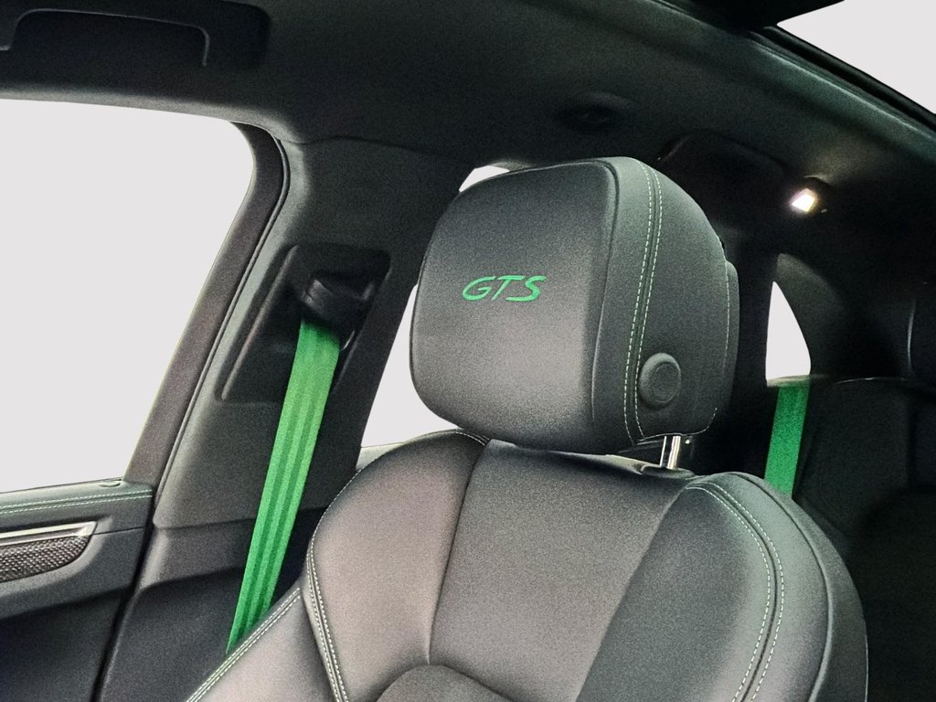 2024 Porsche Macan GTS in Laval, Quebec - 24 - w1024h768px