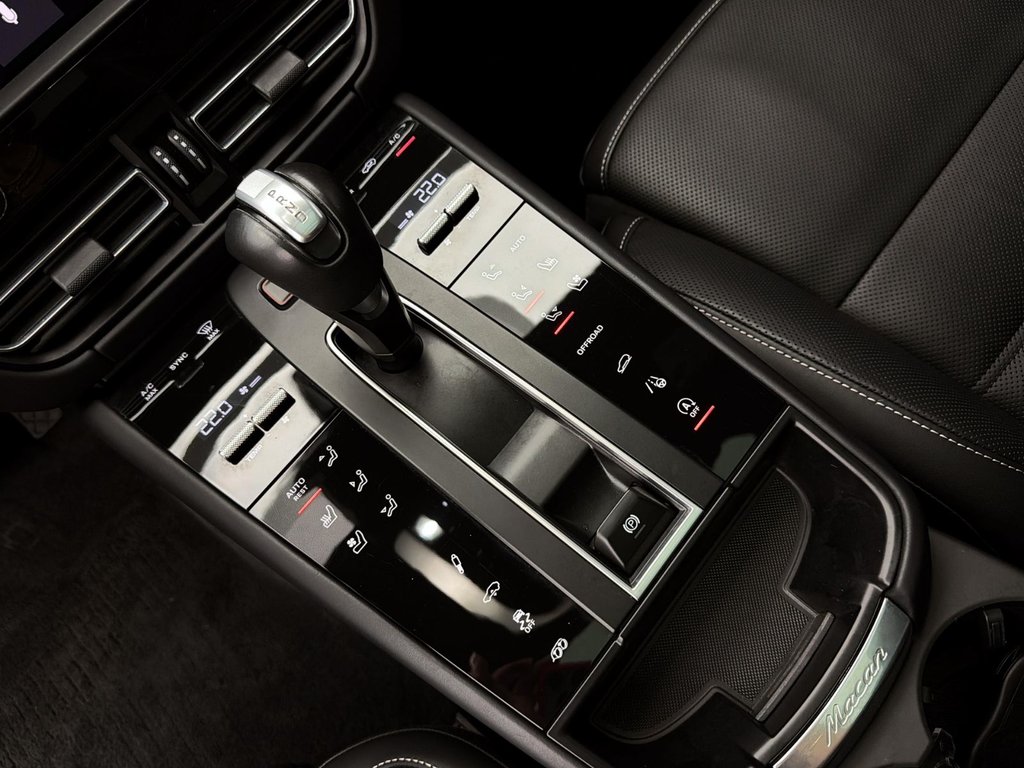 Porsche Macan GTS 2024 à Laval, Québec - 20 - w1024h768px