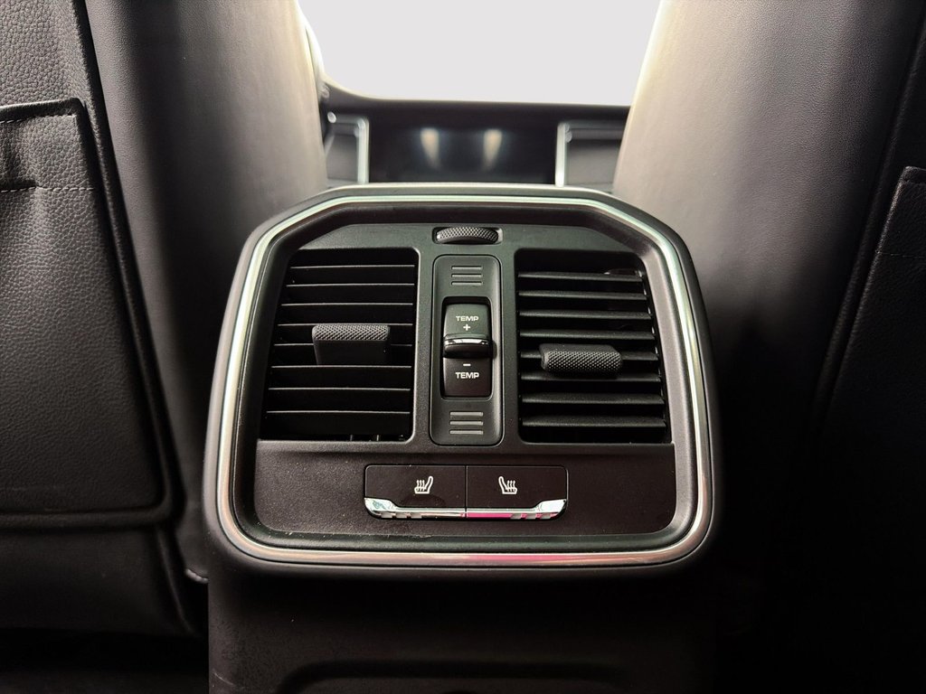 Porsche Macan GTS 2024 à Laval, Québec - 27 - w1024h768px