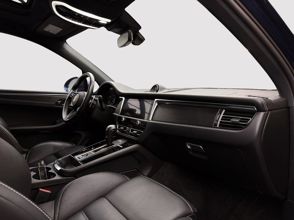 Porsche Macan GTS 2024 à Laval, Québec - 23 - w1024h768px