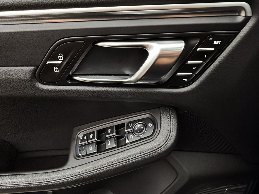 Porsche Macan  2024 à Laval, Québec - 28 - w1024h768px
