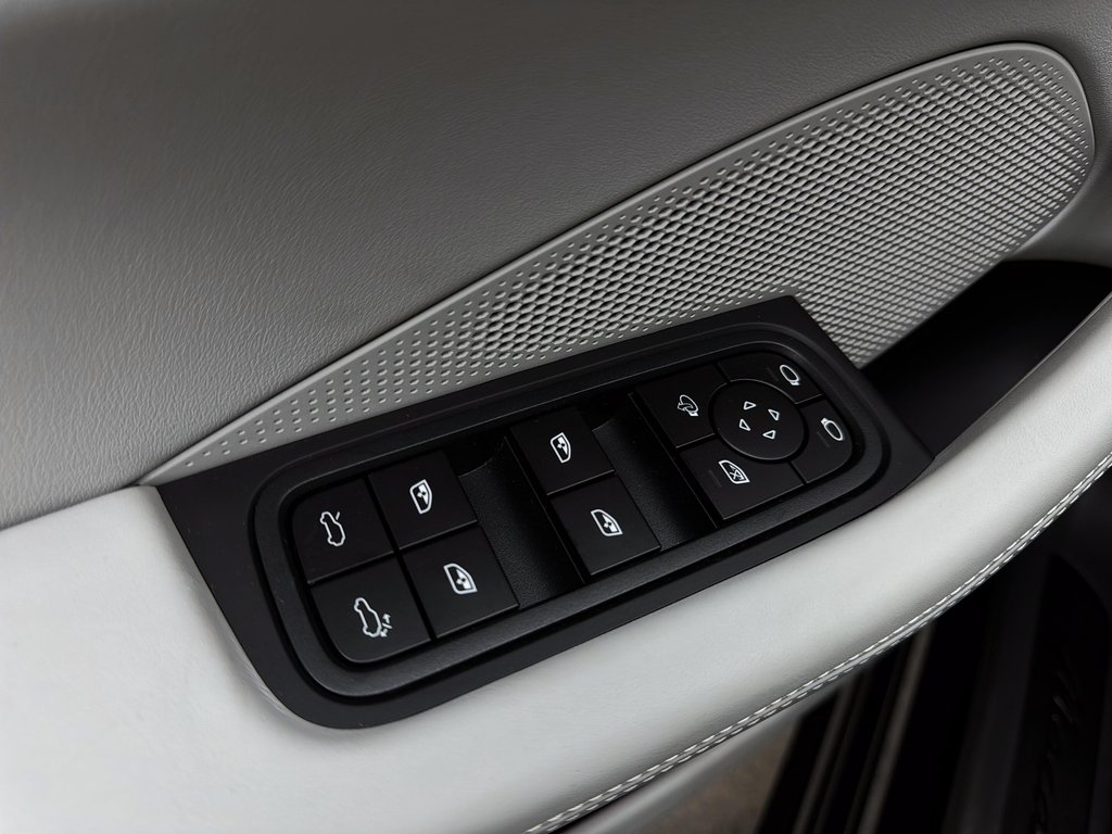 Porsche Macan Electric Turbo Premium Package 2025 à Laval, Québec - 31 - w1024h768px