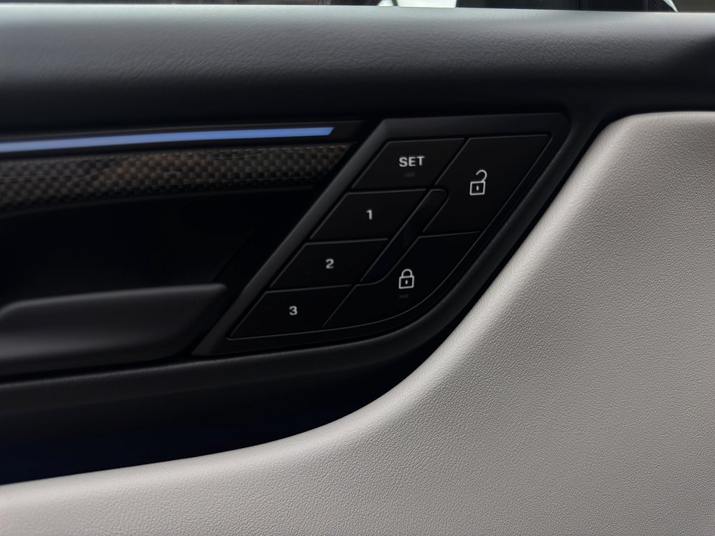 Porsche Macan Electric Turbo Premium Package 2025 à Laval, Québec - 30 - w1024h768px