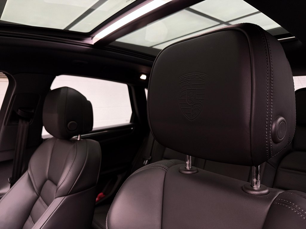 2025 Porsche Macan T AWD in Laval, Quebec - 31 - w1024h768px