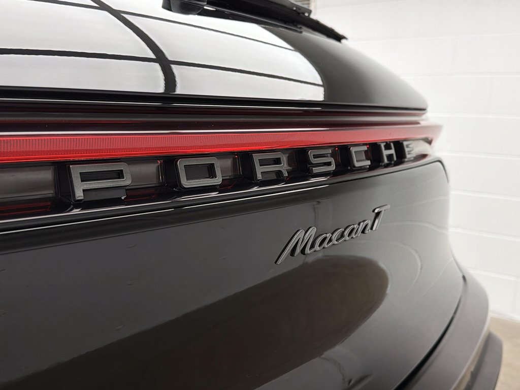 2025 Porsche Macan T AWD in Laval, Quebec - 10 - w1024h768px