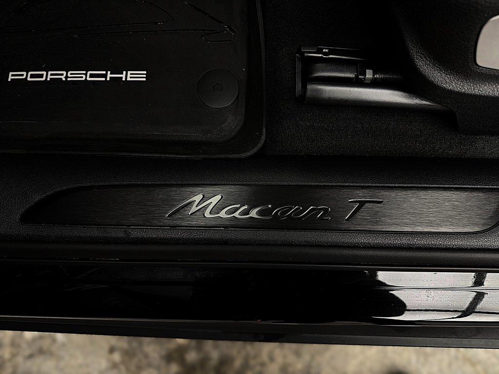 2025 Porsche Macan T AWD in Laval, Quebec - 32 - w1024h768px