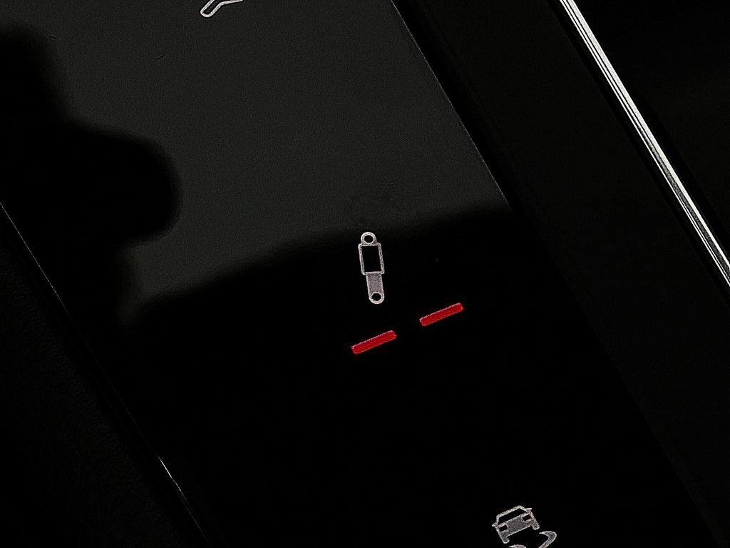 2025 Porsche Macan T AWD in Laval, Quebec - 24 - w1024h768px