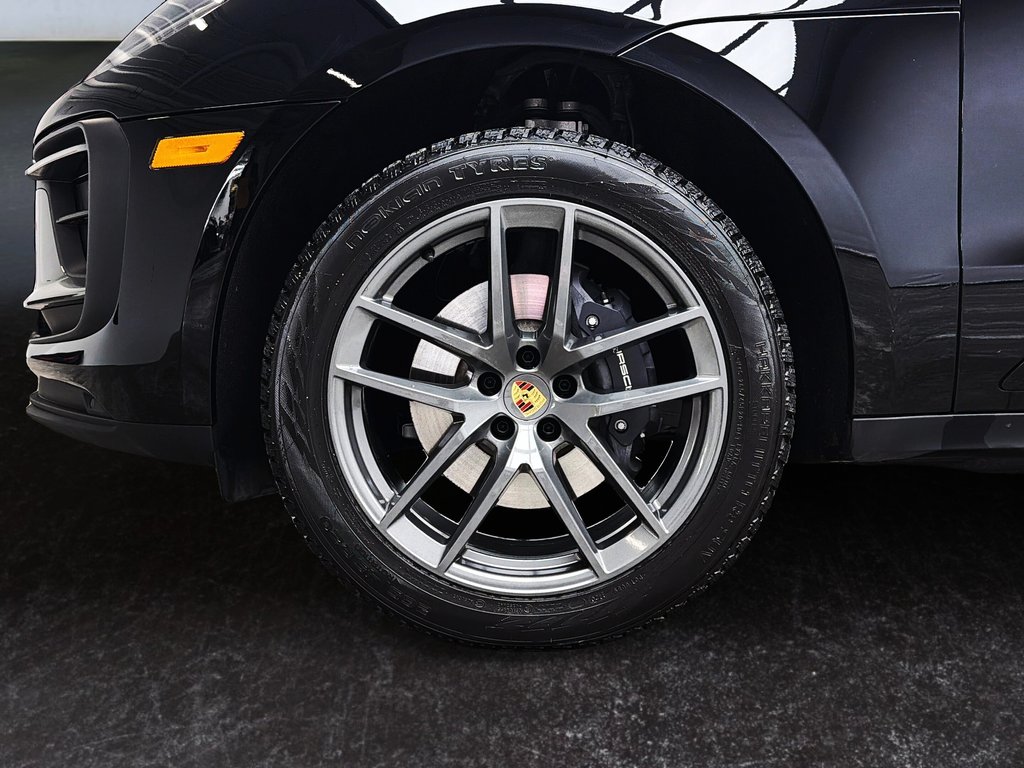 2025 Porsche Macan T AWD in Laval, Quebec - 8 - w1024h768px