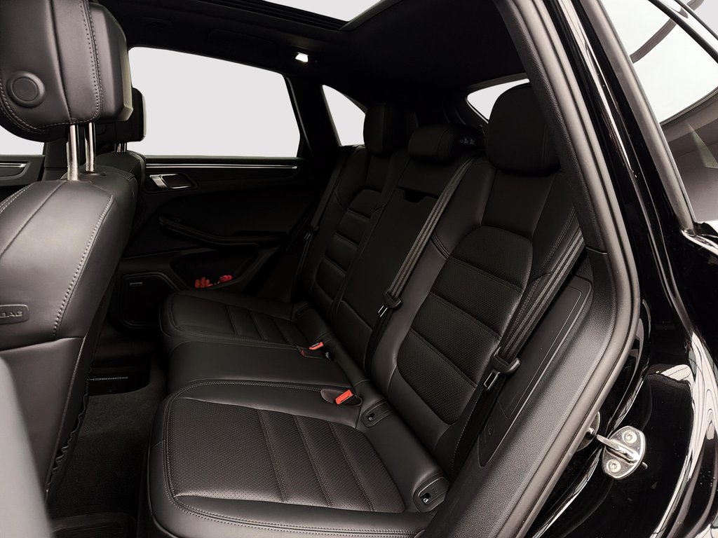2025 Porsche Macan T AWD in Laval, Quebec - 26 - w1024h768px