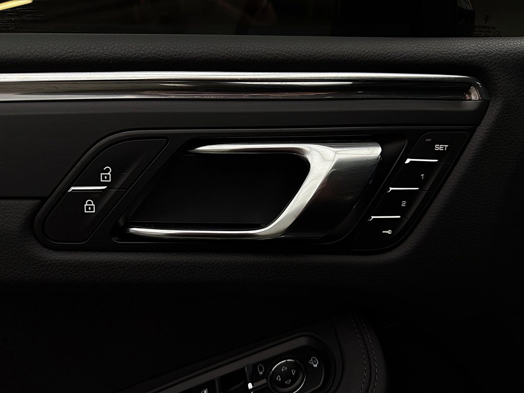 2025 Porsche Macan T AWD in Laval, Quebec - 29 - w1024h768px