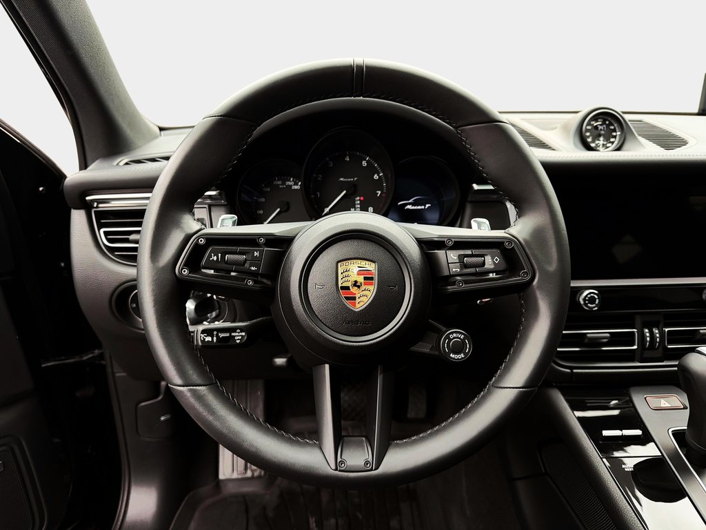 2025 Porsche Macan T AWD in Laval, Quebec - 17 - w1024h768px