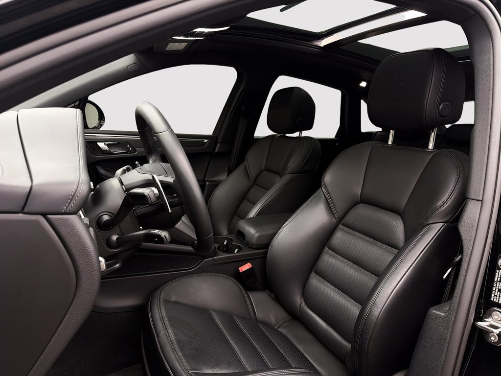 2025 Porsche Macan T AWD in Laval, Quebec - 14 - w1024h768px