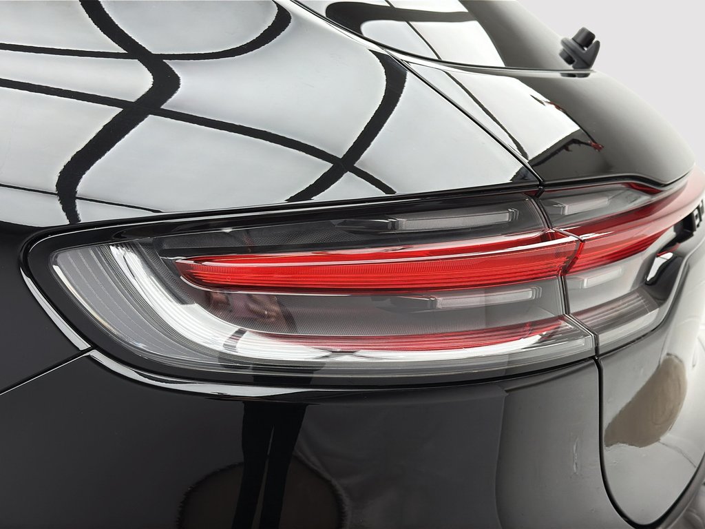 2025 Porsche Macan T AWD in Laval, Quebec - 12 - w1024h768px