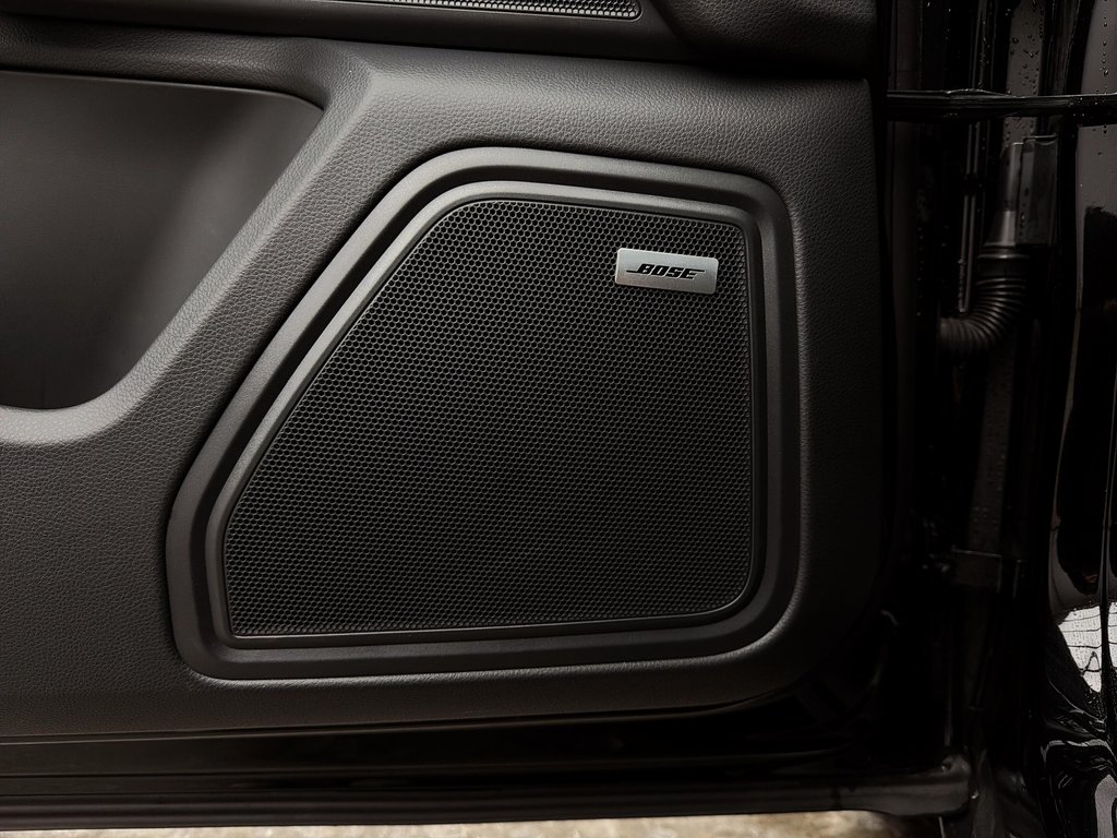 2025 Porsche Macan T AWD in Laval, Quebec - 34 - w1024h768px