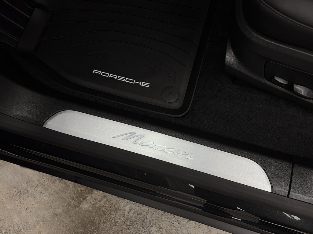 2025 Porsche Macan Electric Premium Package in Laval, Quebec - 33 - w1024h768px